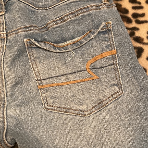 2 for $25 AMERICAN EAGLE JEAN Shorts Women’s Size 6 AE Midi Distressed Raw Hem - Picture 7 of 12